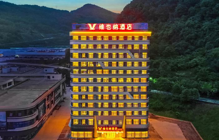 Vienna Hotel (Bazhong Nanjiang Yilian Home Store)