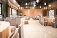 Xinfeng Lingnan maple leaves World Hotels in Xinfeng