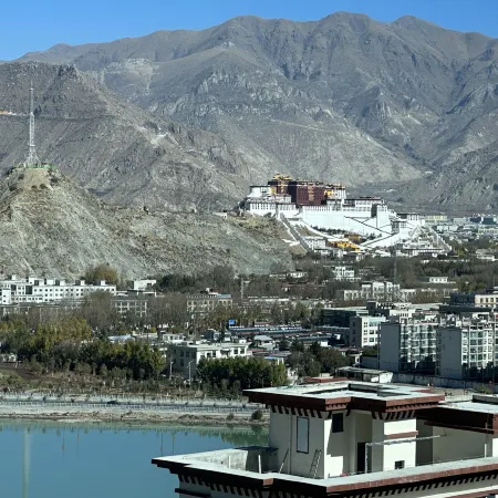 Lhasa Liuwu Wanda Atour Hotel