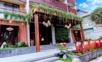 Little Gem. An Eco-Friendly Boutique Hotel & Spa