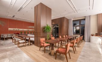 Haining Yanguan Maison New Century Resort Hotel