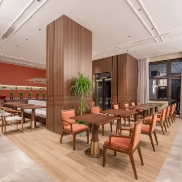 Haining Yanguan Maison New Century Resort Hotel