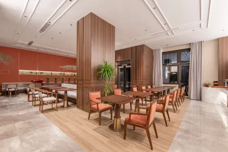 Haining Yanguan Maison New Century Resort Hotel Отели рядом с достопримечательностью «Xiaoputuochan Temple»