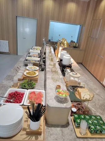 Xinlong Holiday Business Hotel(Qingdao Shandong University of Science and Technology Store) Отели рядом с достопримечательностью «Shandong University of Science and Technology (Qingdao Campus)»