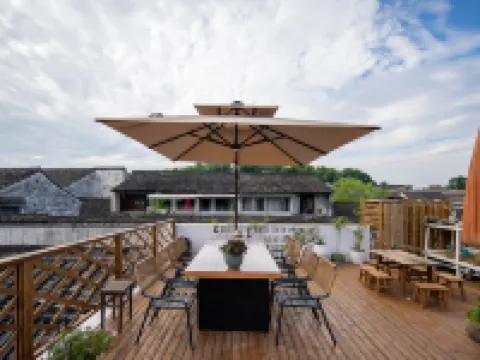 san yi courtyard Hotels near The Calligraphy Sage Historic Site