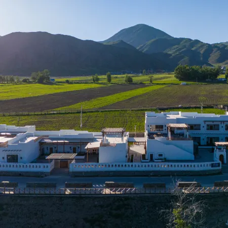 Trip.com Group Country Retreats  (Ah He Road Joint Resort) Отели рядом с достопримечательностью «Скидный лагерь в Алтае, Синьцзян»
