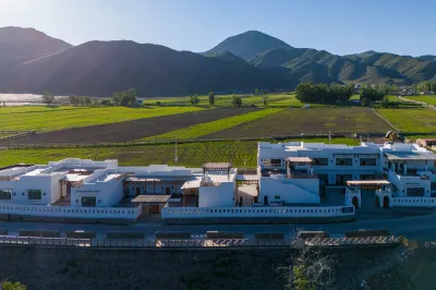 Trip.com Group Country Retreats  (Ah He Road Joint Resort) Các khách sạn ở Altay