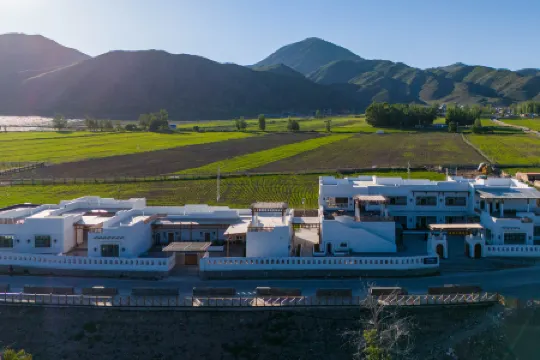 Trip.com Group Country Retreats  (Ah He Road Joint Resort) Отели в г. Алетайши