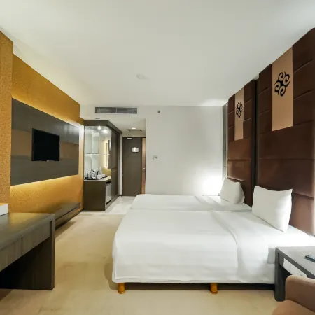 Grand Tjokro Jakarta Отели рядом с достопримечательностью «Университет Таруманагара»