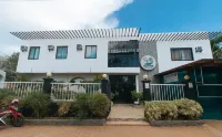 RedDoorz Plus at Palm Rise K Diving Resort Panglao Bohol Hotels in Panglao