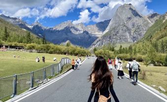 From a beautiful dream Hotel(Shuangqiaogou Scenic Area Store)