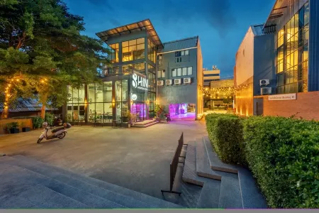 SHIN Hotel Nimman ChiangMai Отели рядом с достопримечательностью «One Plus Condo CMU»