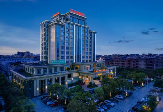 Vienna International Hotel Qishi Center Branch in Dongguan, Guangdong.