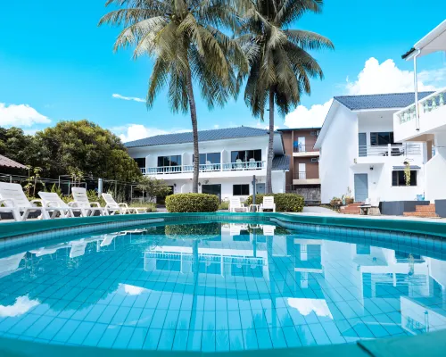 The Coconut Nanai Resort Phuket Hoteles cerca de Playa Freedom