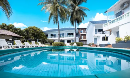 The Coconut Nanai Resort Phuket Отели рядом с достопримечательностью «Tha Rua Shrine»