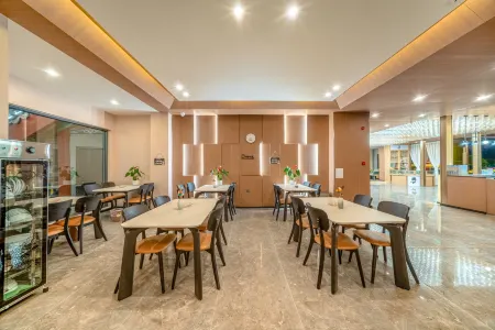 Yue Ting Ya Ju Hotel (Yiren Ancient Town Branch), Chuxiong Отели рядом с достопримечательностью «Chuxiong Normal University»