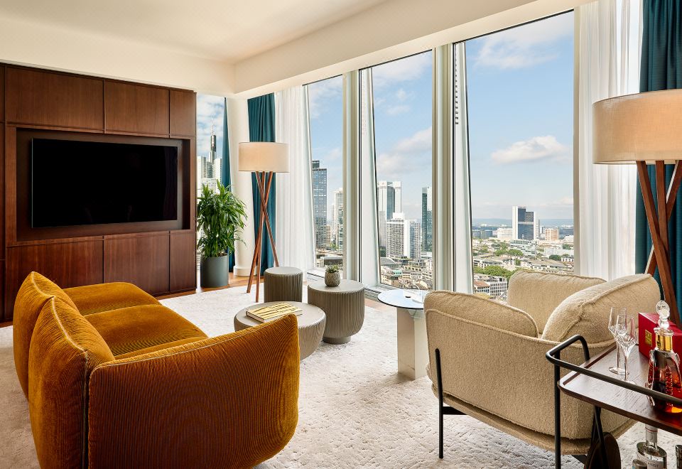 JW 메리어트 호텔 프랑크푸르트의 고급스러운 수영장