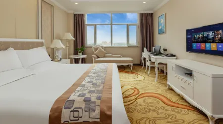 Huang He  International   Hotel Отели в г. Голмуд