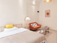 Guangzhou Bayside Yajuju Hotels near Million Sunflower Garden