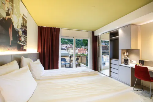 Hotel City Locarno - vue sur la montagne