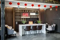 Yiju Yun Hotel (Gaoyou World Trade Plaza South Gate Street Store)