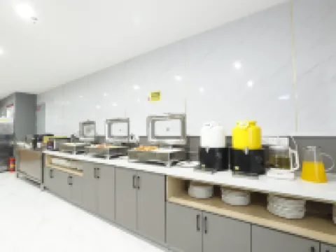 Right quarter (Le'an County bus station) Hoteles en Le'an