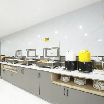 Right quarter (Le'an County bus station)