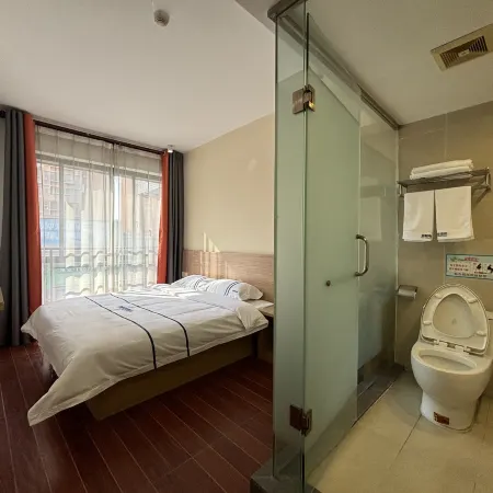 Blue Whale Esports Hotel (Laibin Zhenghe Pedestrian Street Branch)