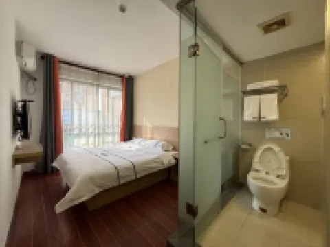Blue Whale Esports Hotel (Laibin Zhenghe Pedestrian Street Branch)