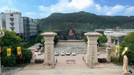 ZHANG YIDE HOTEL Отели рядом со станцией Langzhong Railway Station