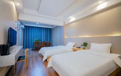 Yilong Ruiyun Hotel (Tongren Railway Station Store)