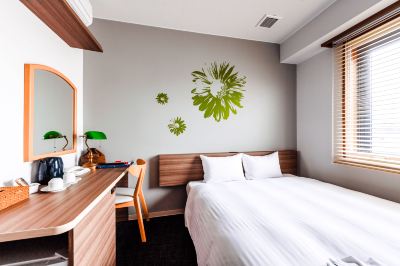 【禁煙】コンフォートダブル14㎡（本館ステーションウィング） ホテルアザット那覇（安里駅前）の写真