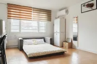 Seoul Yapee guesthouse /Hongik University Sta. .Big House.party room.Two Rooms. - วิลล่า