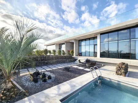 Window Lounge_poolvilla Отели рядом с достопримечательностью «Yongcheondonggul Cave»