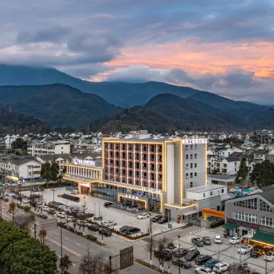 Mingzhi Shangchun Holiday Hotel - Dujiangyan Rongchuang Panda Valley Branch Hotels near Panda Valley