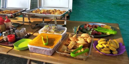 Hotel Grand Mandarin Singkawang Отели рядом с достопримечательностью «Mess Pemda»