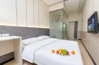 Longqing Business Hotel