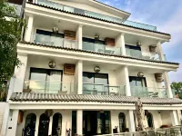 Hupan Bieyuan (Puzhehei) Hotels near Fairy Cave