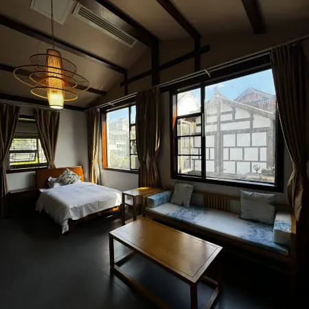 Longli Shuanglong Time Inn