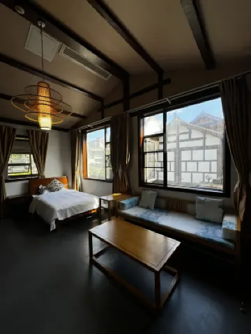 Longli Shuanglong Time Inn