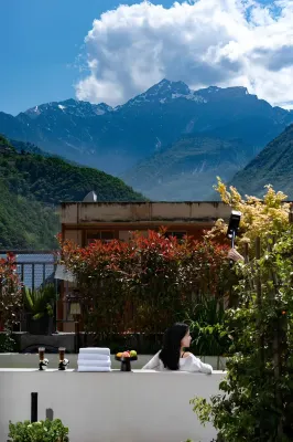 Moyun Yunxiaozhu (Hailuogou Moxi Ancient Town Branch) Hotels near Yajiageng Red Rock Beach Park