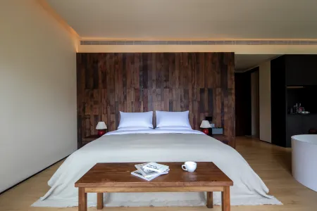 Mucheng Xichi Snow Mountain Art Resort Hotel (Baisha Ancient Town Branch) Отели рядом с достопримечательностью «Yuzhu Qingtian Scenic Resort»