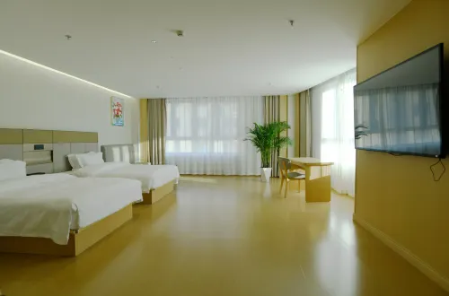 Lanyue Hotel (Weifang Airport Railway Station)