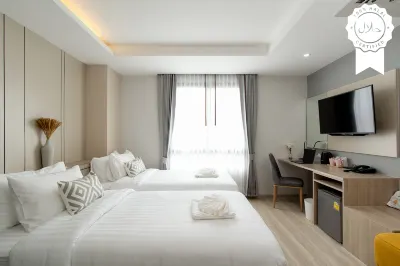 The Riski Hotel at Bangphlat Station Hotels near PCL Holding Co., Ltd.