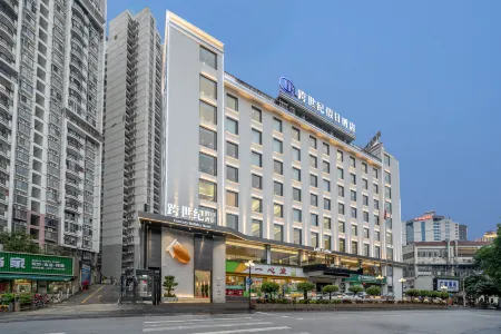 Century Holiday Hotel Отели рядом с достопримечательностью «Baise University Chengbi Campus»