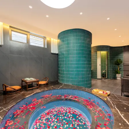 Shi San Yue Hot Spring Inn