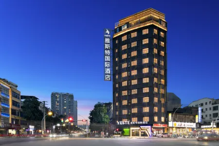Yast International Hotel (Passenger Transport Center, Xishan Scenic Area, Guiping) Отели рядом с достопримечательностью «Xishan Mountain»