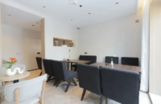 Mid Mountain and White Homestay (Bei Scenic Area Hub Store)