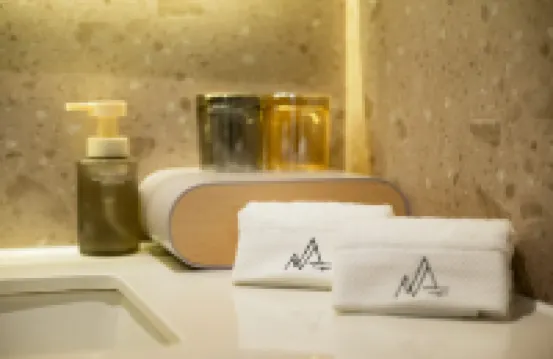 Mid Mountain and White Homestay (Bei Scenic Area Hub Store)