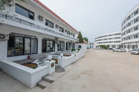 Ruochulan Mountain Hotel (Beidaihe Liuzhuang) Отели рядом с достопримечательностью «Beidaihe Ziran Ecology Park»